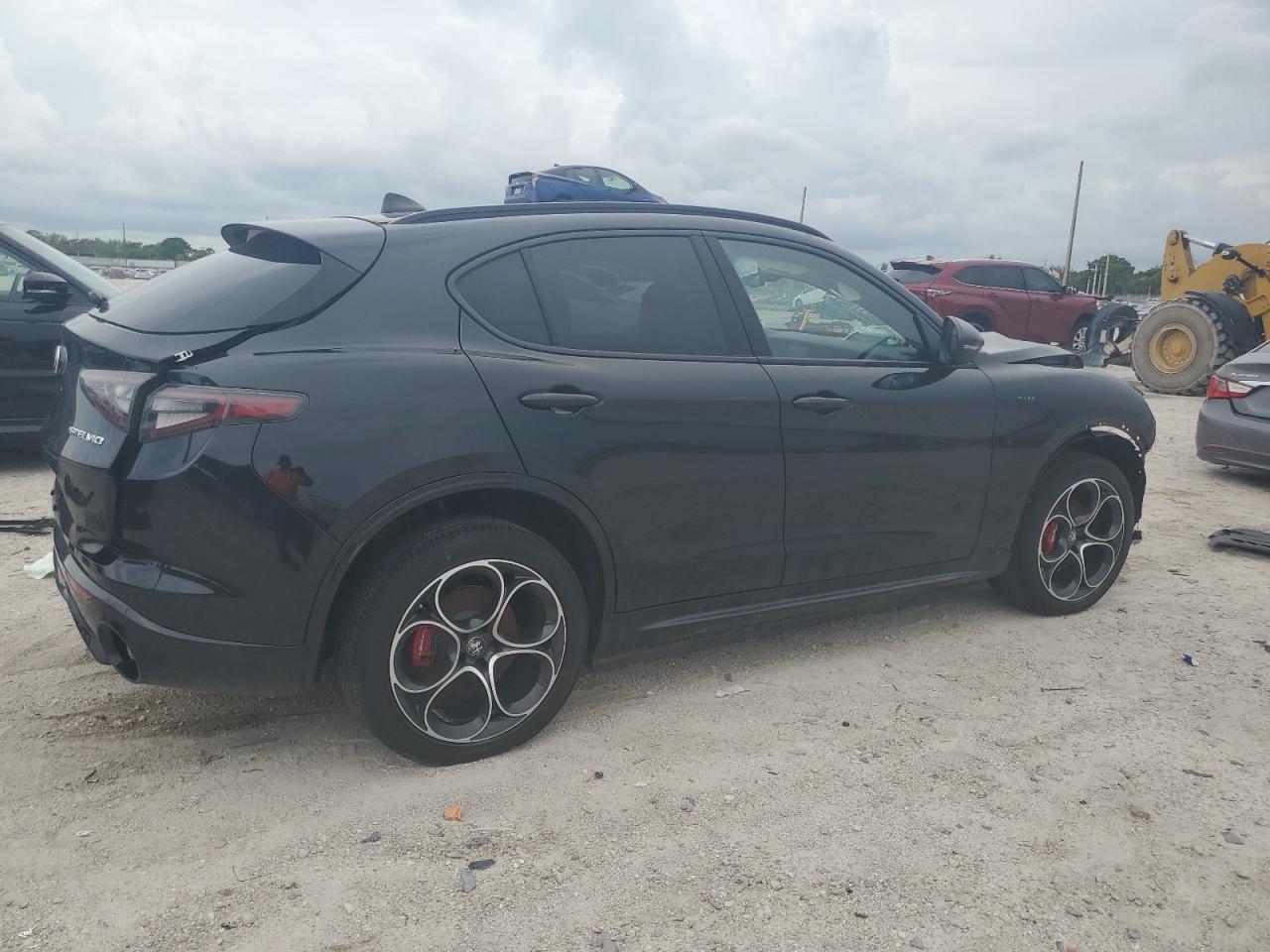 2024 Alfa Romeo Stelvio Ti - Фото 3