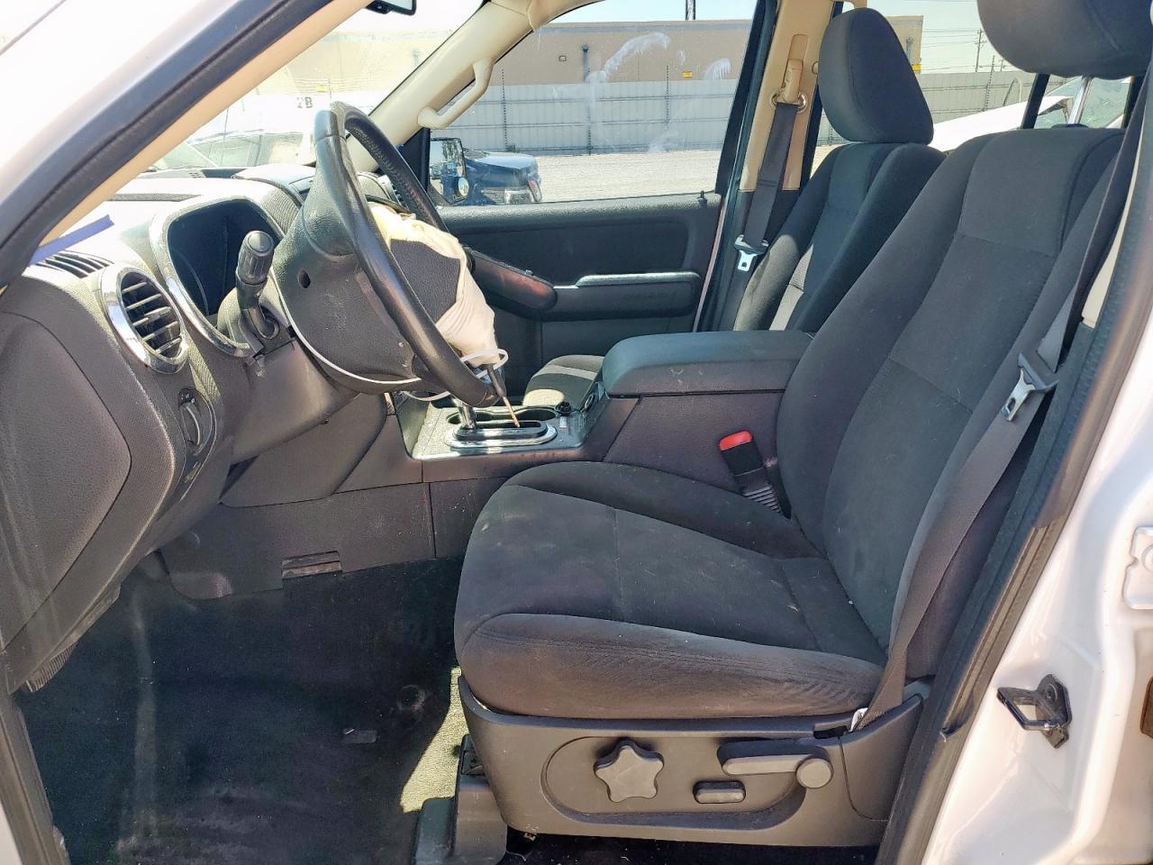 2010 Ford Explorer Xlt - Image 7