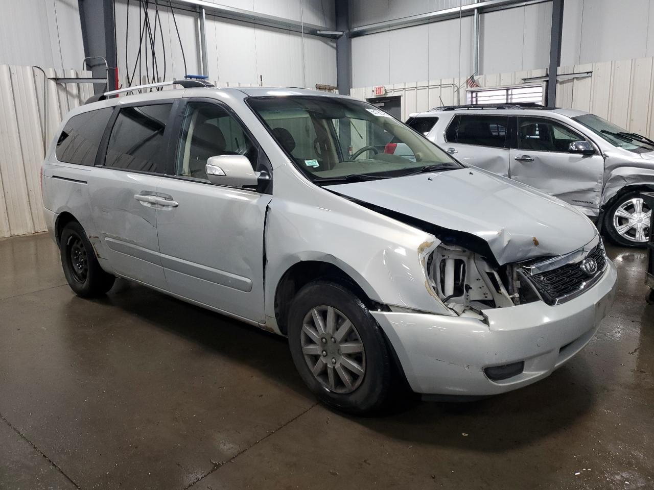 2012 Kia Sedona Lx - Image 4