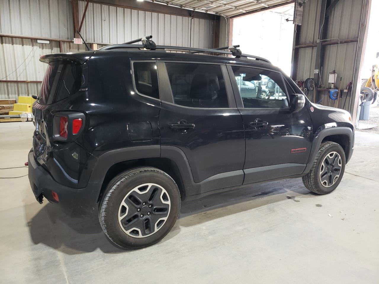 2017 Jeep Renegade Trailhawk - Image 3