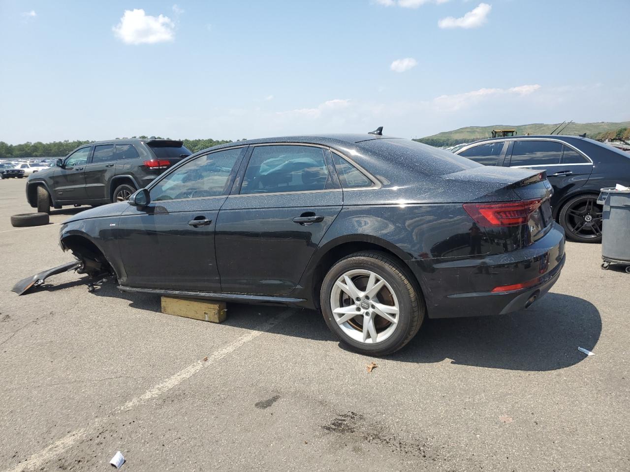 2018 Audi A4 Premium - Фото 2