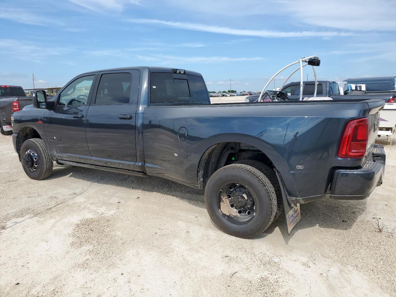 2025 Ram 3500 Laramie - Фото 2