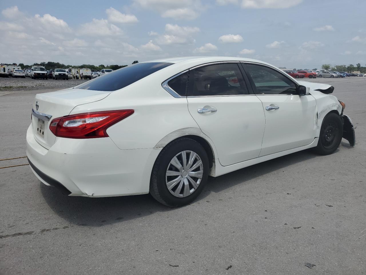 2017 Nissan Altima 2.5 - Image 3