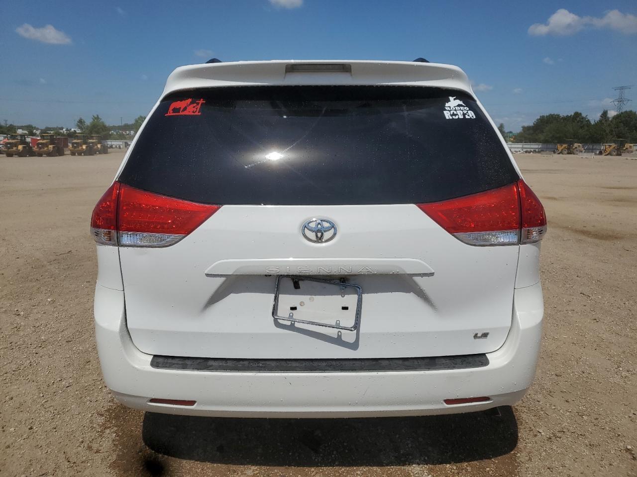 2014 Toyota Sienna Le - Image 6