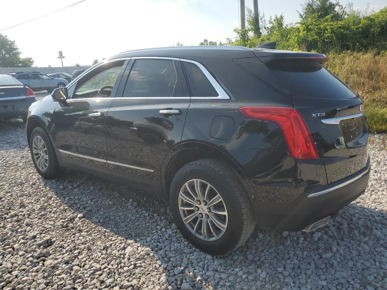 2017 Cadillac Xt5 Luxury - Image 2