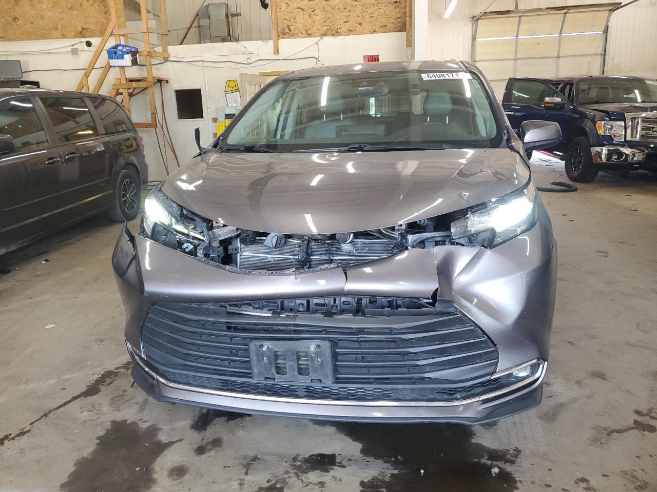 2021 Toyota Sienna Xle - Фото 5