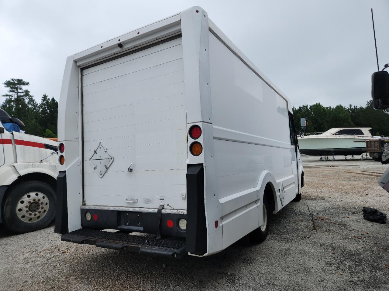 2018 Isuzu Npr - Image 3