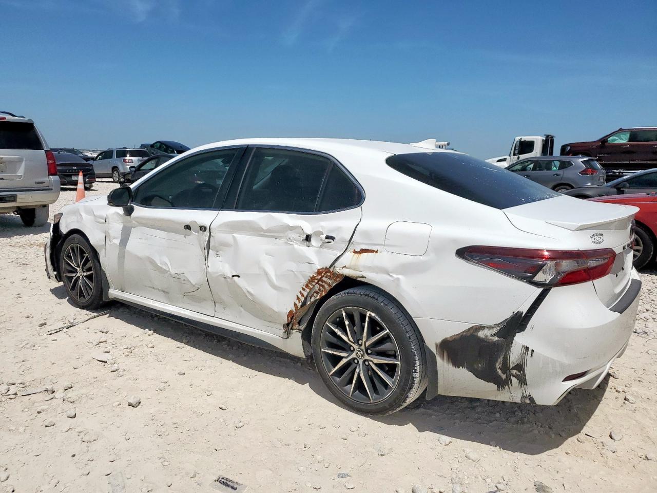2022 Toyota Camry Se - Image 2