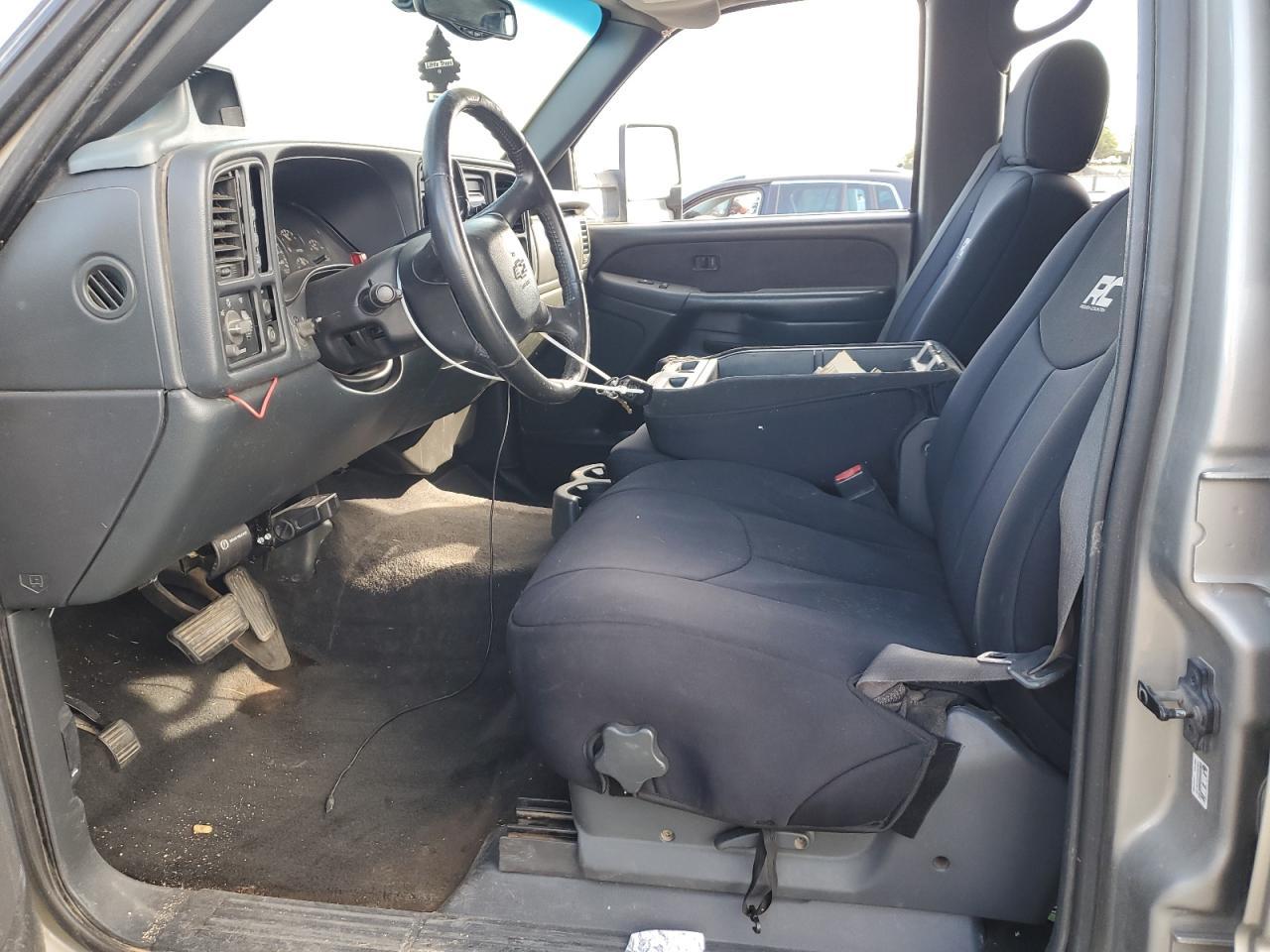 2002 Chevrolet Silverado K2500 Heavy Duty - Image 7