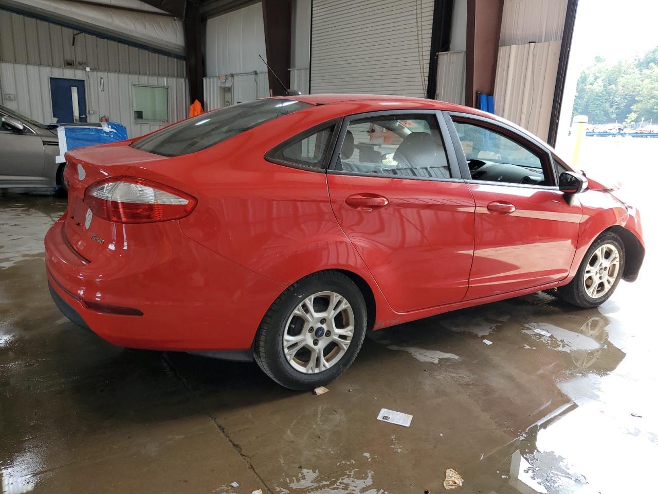 2015 Ford Fiesta Se - Фото 3