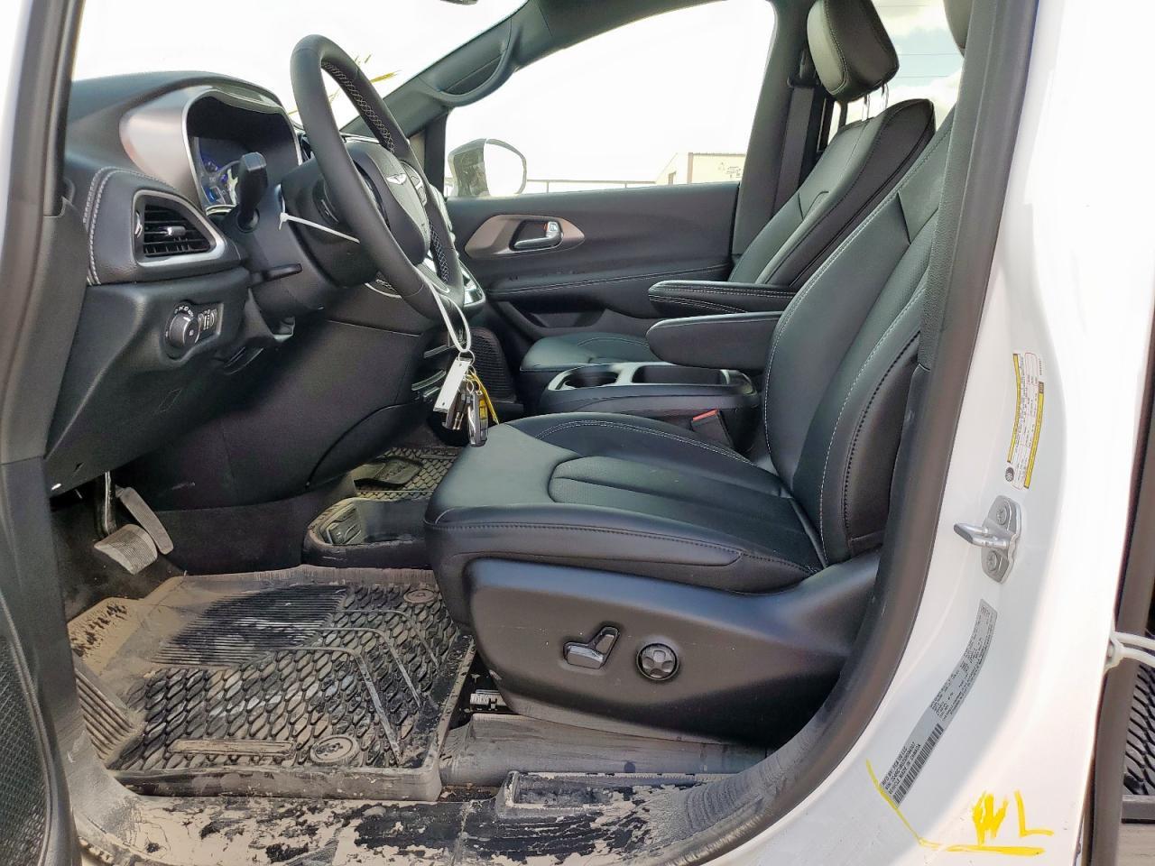 2025 Chrysler Pacifica Select - Image 7