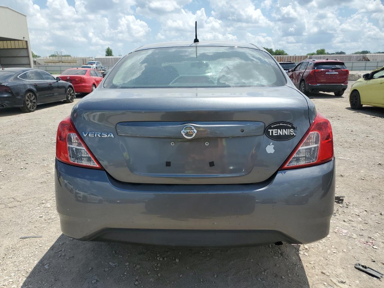 2017 Nissan Versa S - Фото 6