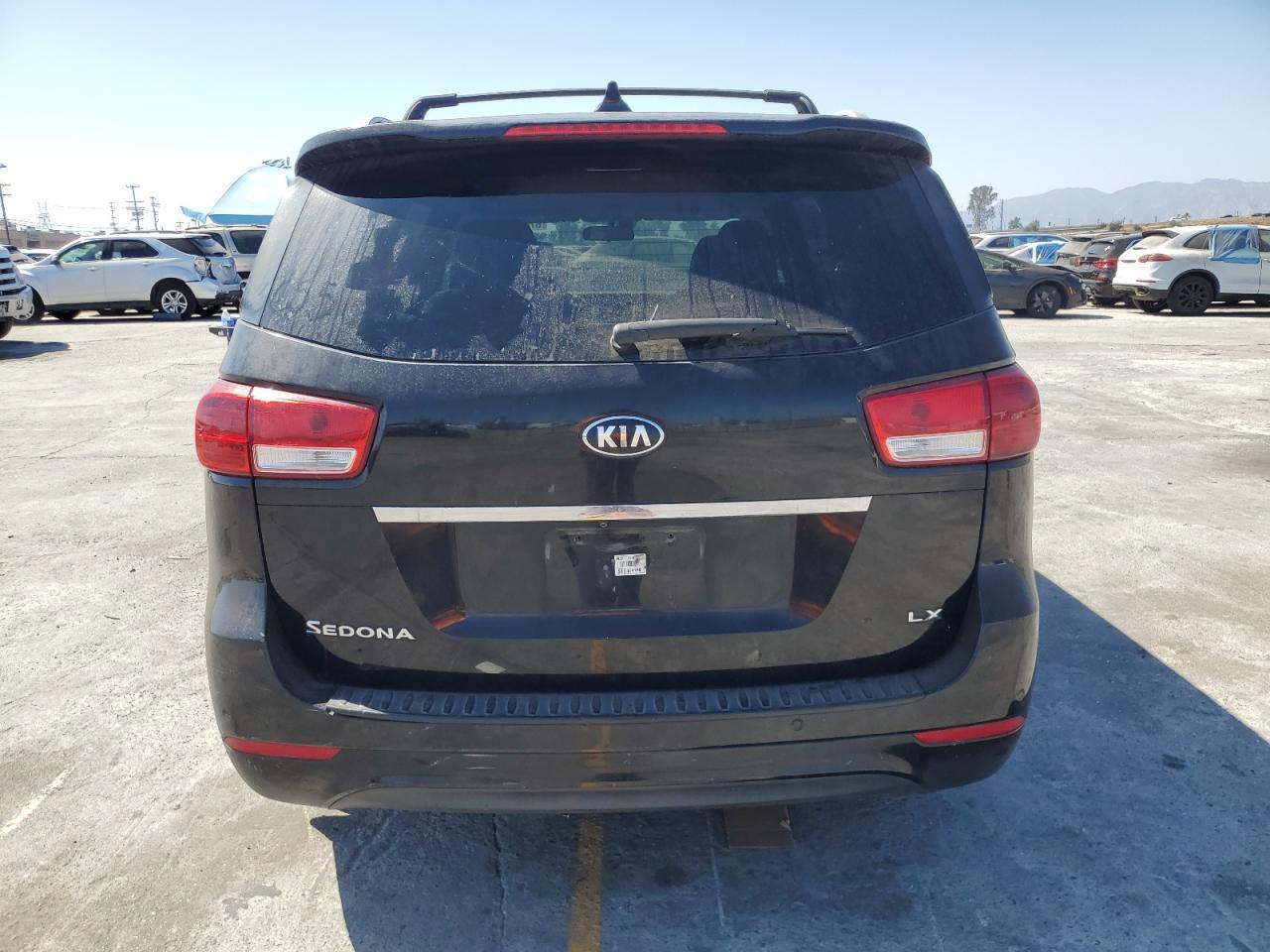 2017 Kia Sedona Lx - Фото 6