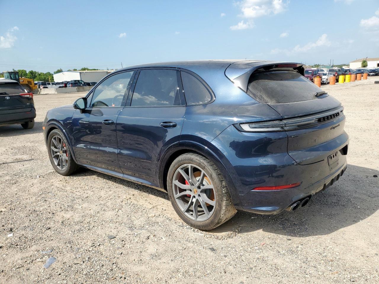 2024 Porsche Cayenne S - Фото 2