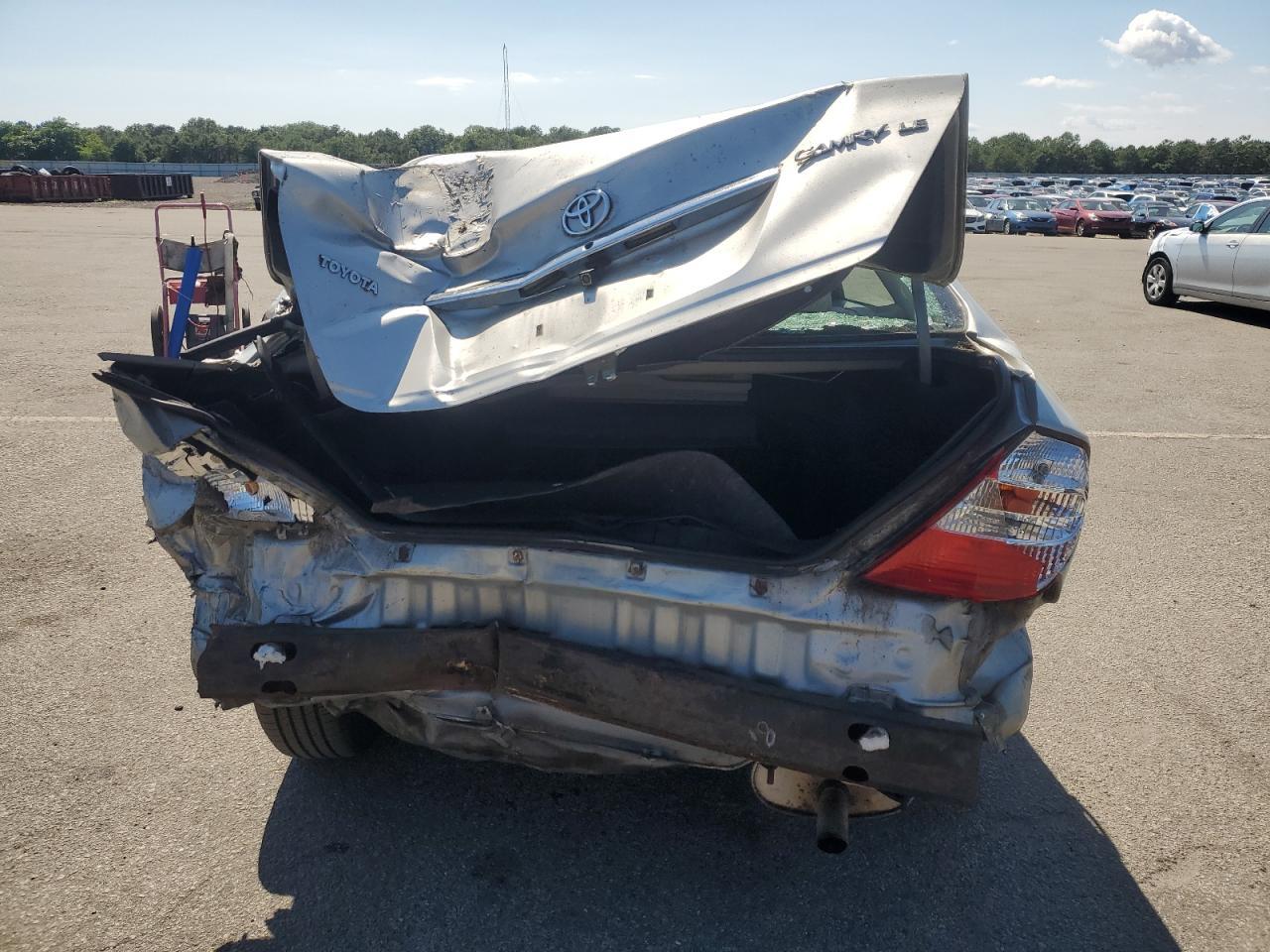 2004 Toyota Camry Le - Image 6