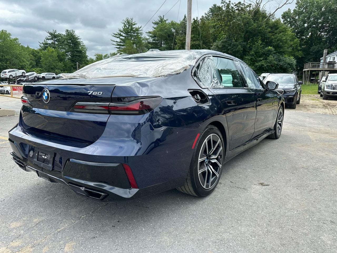 2023 BMW 760 Xi - Image 3