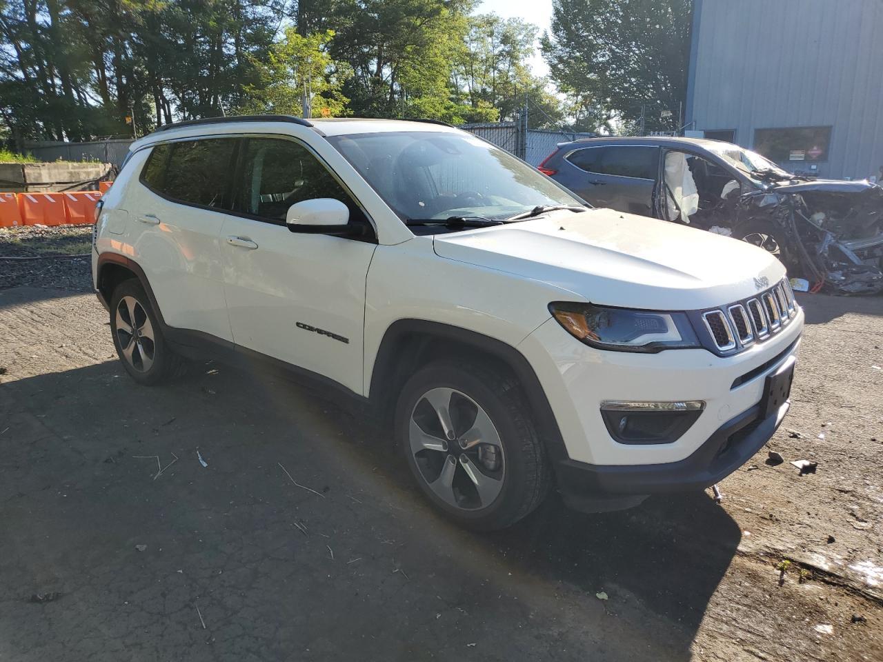 2017 Jeep Compass Latitude - Image 4