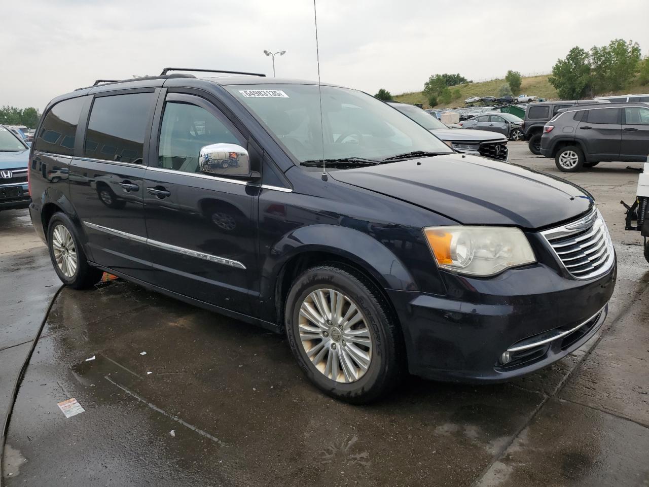 2011 Chrysler Town & Country Touring L - Фото 4