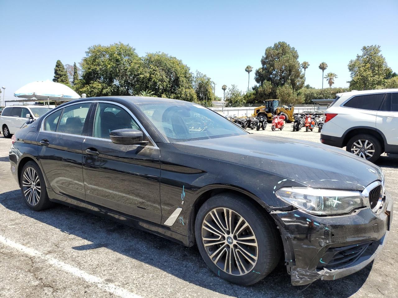 2019 BMW 530E - Фото 4
