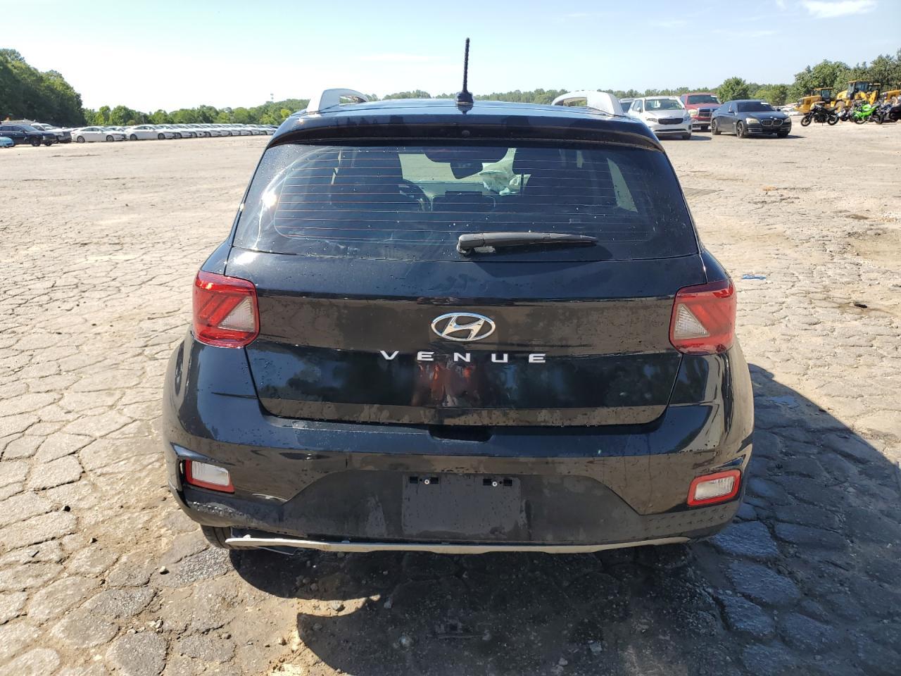 2024 Hyundai Venue Sel - Image 6