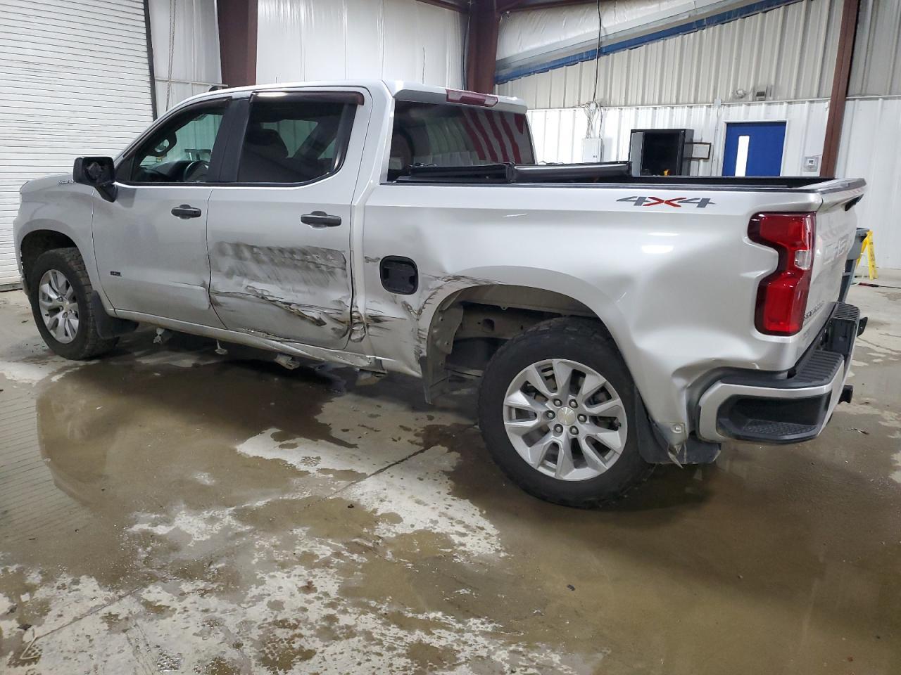 2019 Chevrolet Silverado K1500 Custom - Фото 2