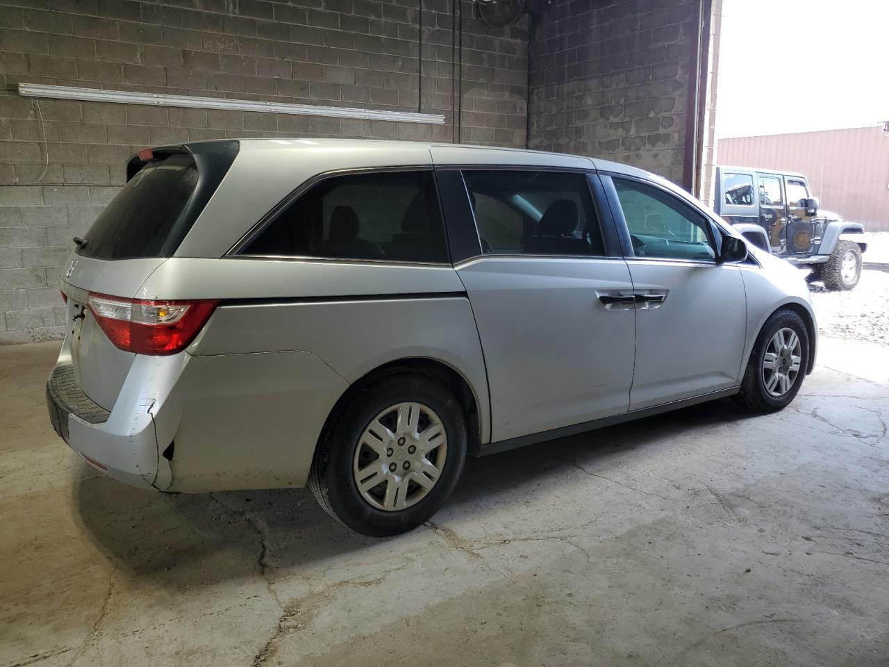 2011 Honda Odyssey Lx - Image 3