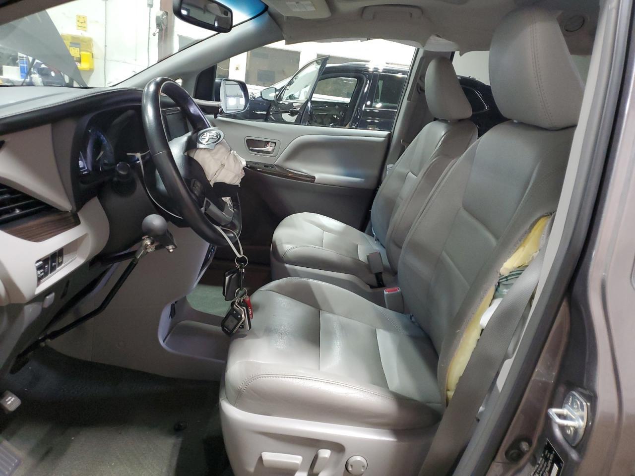 2017 Toyota Sienna Xle - Фото 7