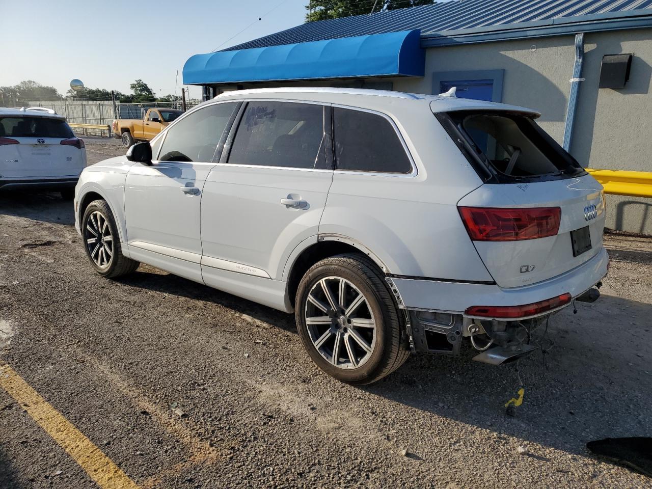 2017 Audi Q7 Premium Plus - Image 2