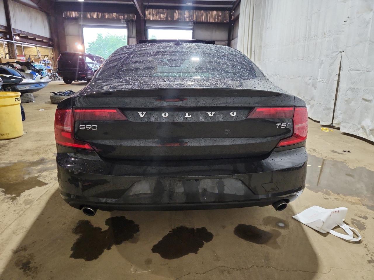 2018 Volvo S90 T5 Momentum - Image 6