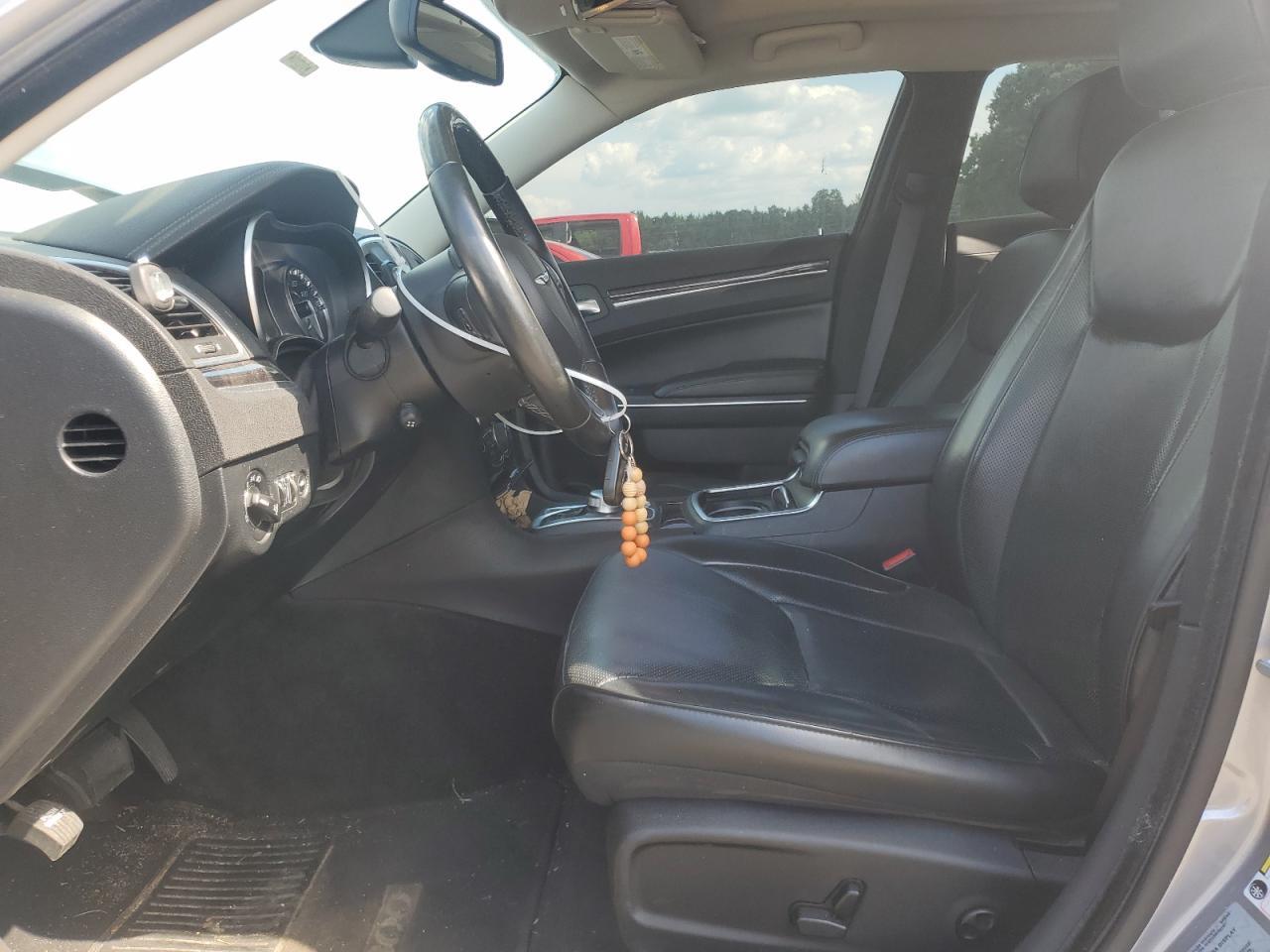 2016 Chrysler 300C - Image 7