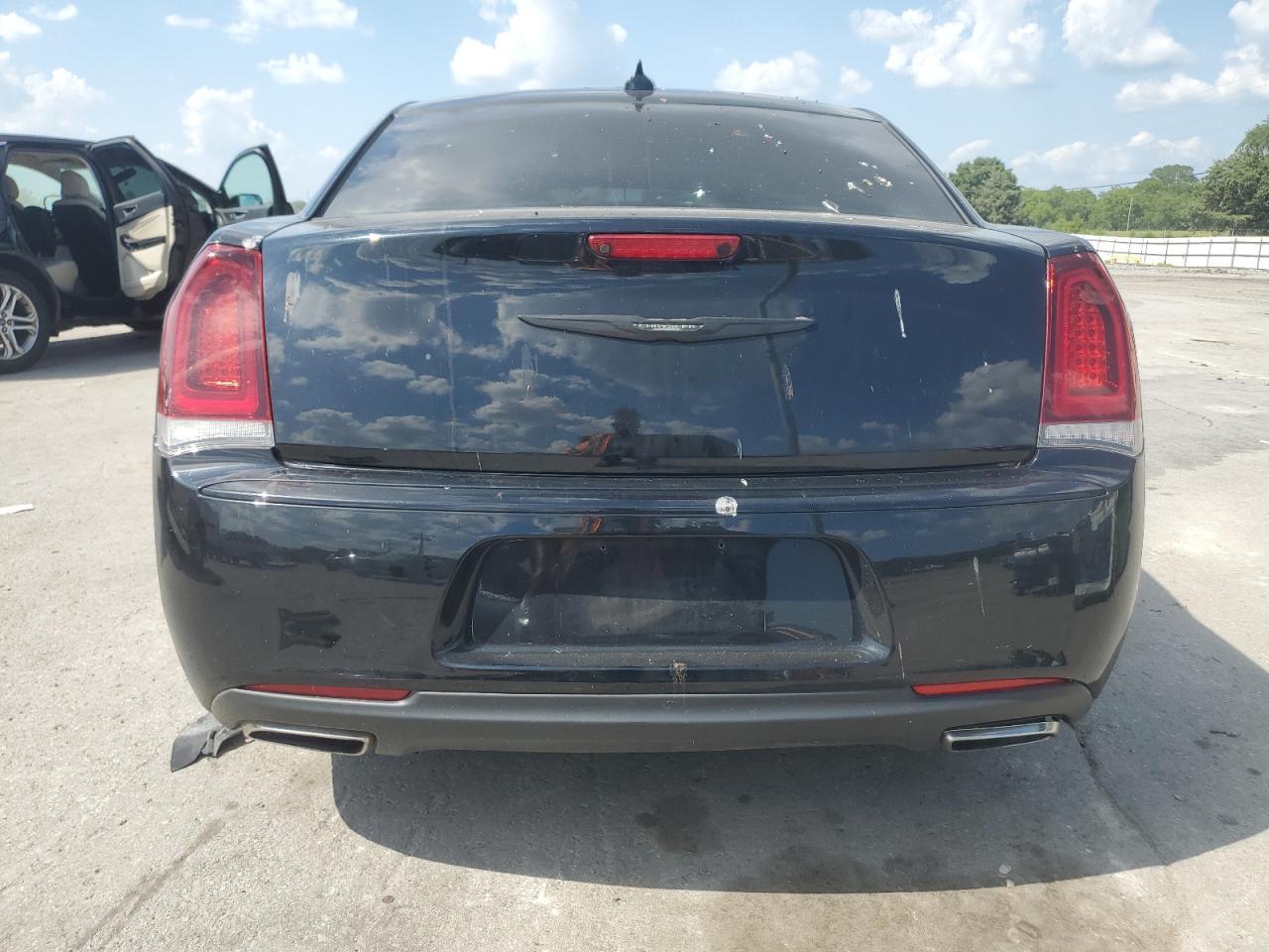 2019 Chrysler 300 S - Image 6