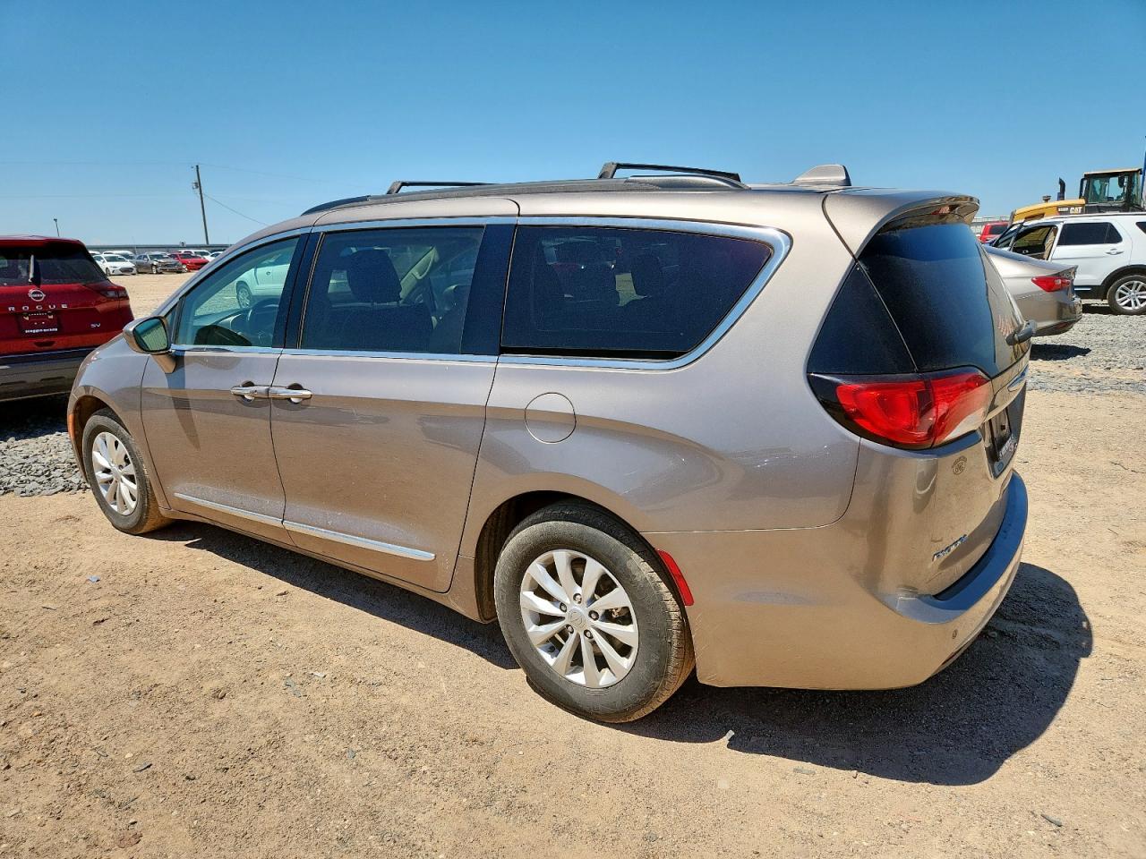 2017 Chrysler Pacifica Touring L - Фото 2