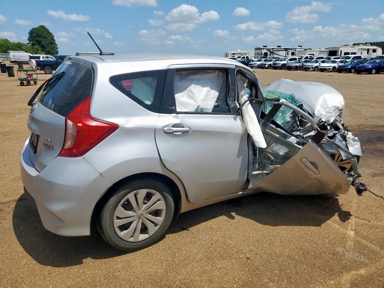 2018 Nissan Versa Note S - Фото 3