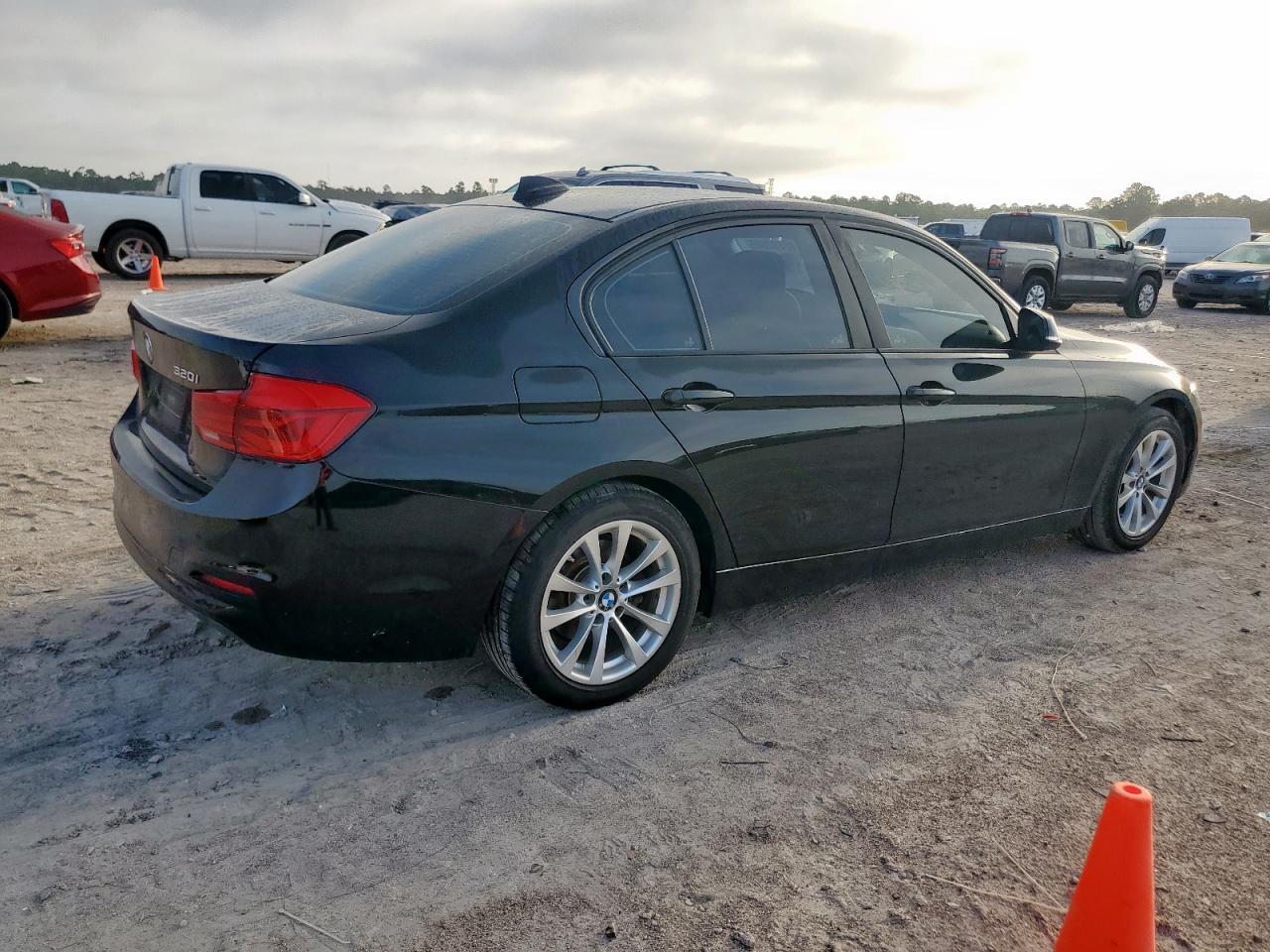 2017 BMW 320 I - Image 3