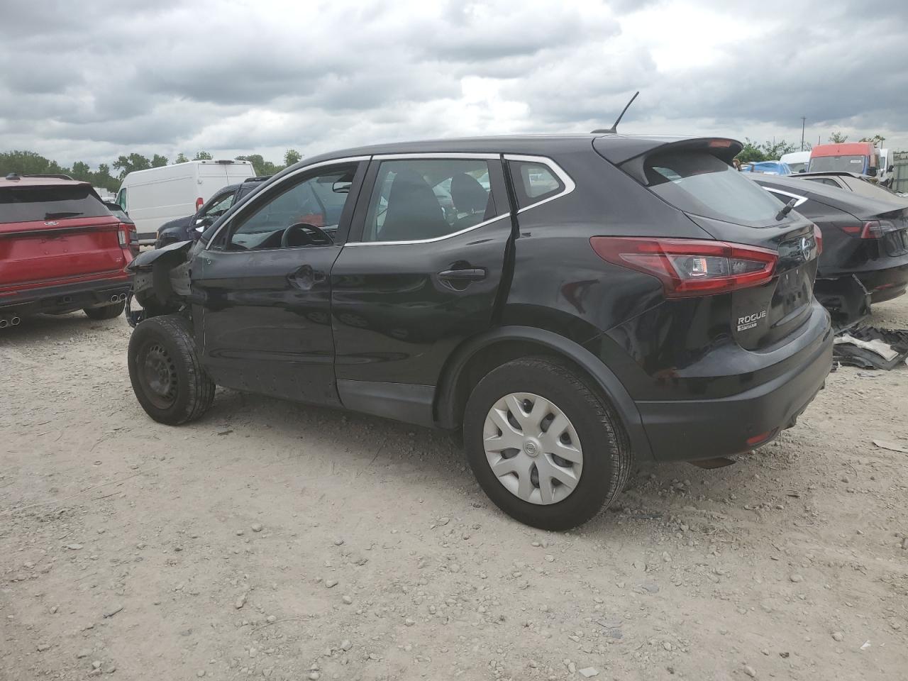 2020 Nissan Rogue Sport S - Фото 2