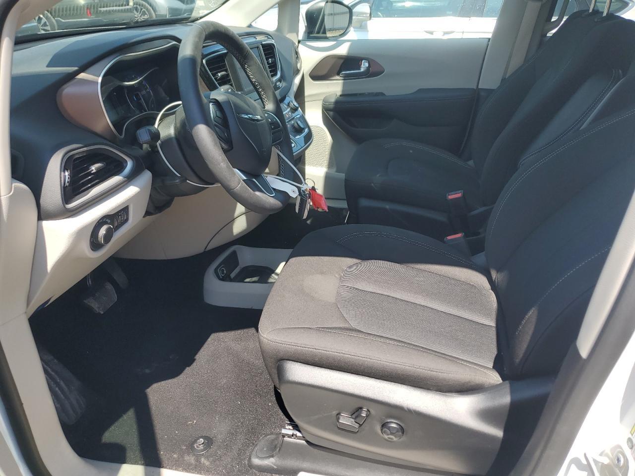 2023 Chrysler Voyager Lx - Фото 7