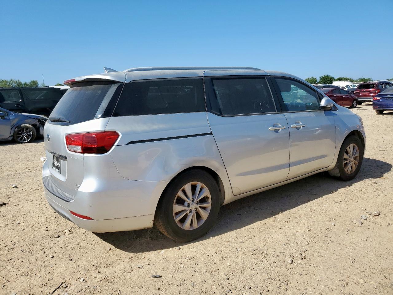 2015 Kia Sedona Lx - Image 3