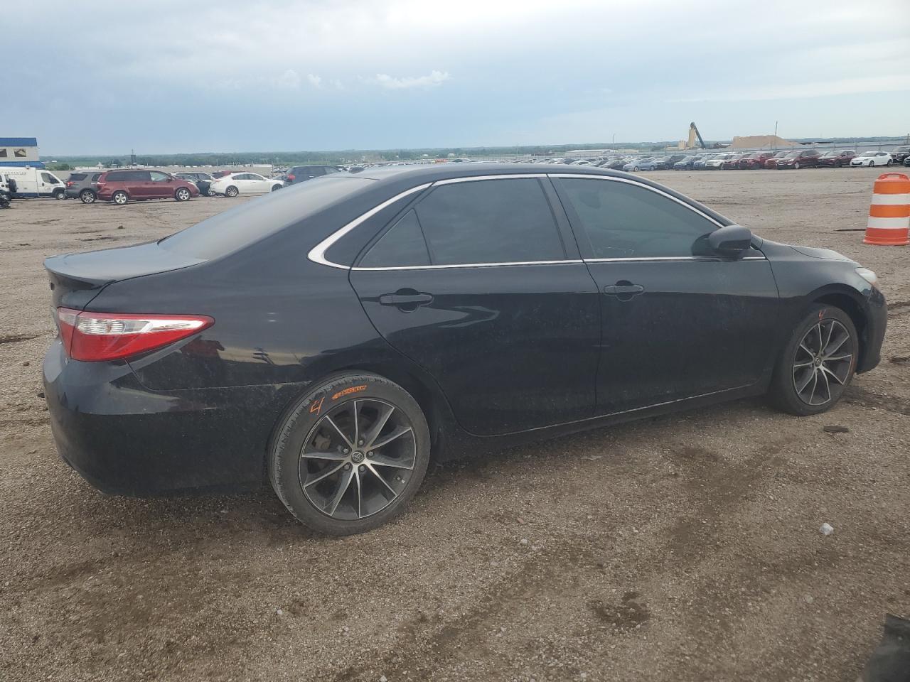 2015 Toyota Camry Le - Фото 3