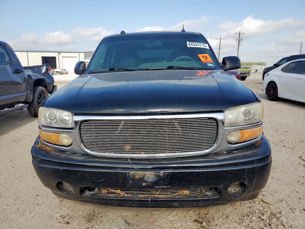 2005 GMC Yukon Denali - Image 5