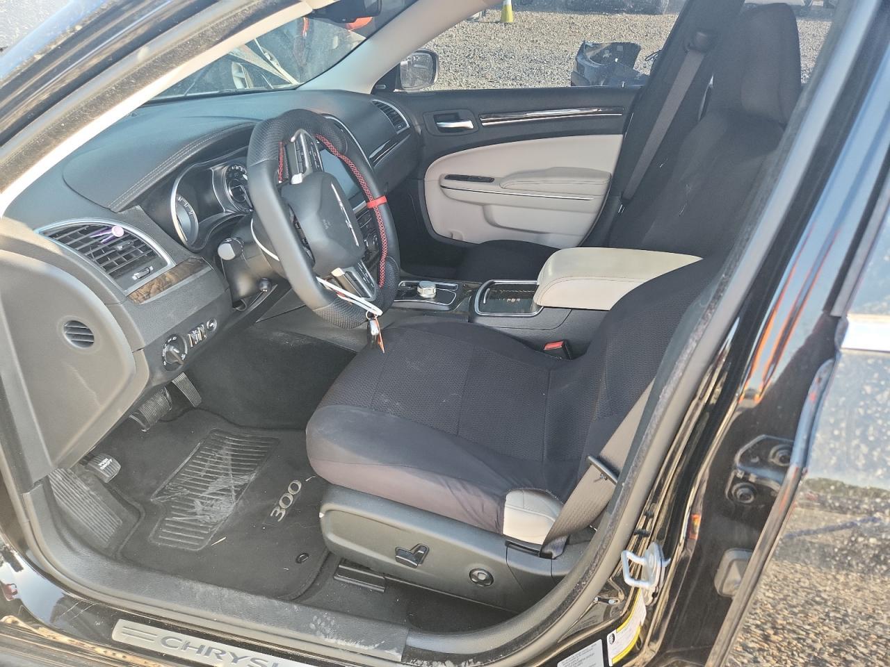 2015 Chrysler 300C - Image 7