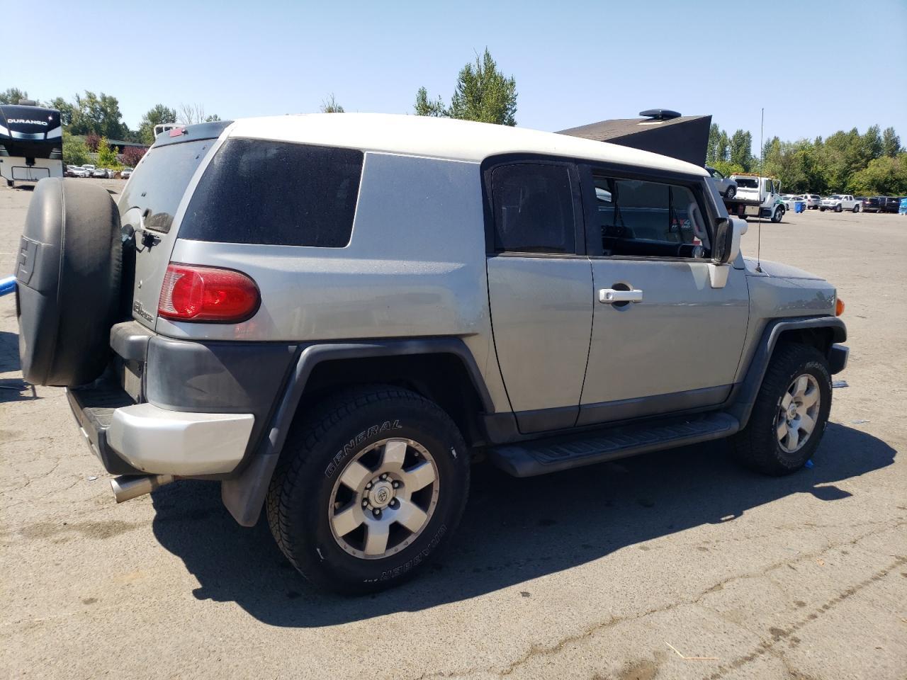 2010 Toyota Fj Cruiser - Image 3