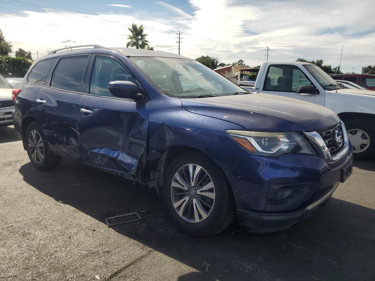 2017 Nissan Pathfinder S - Image 4