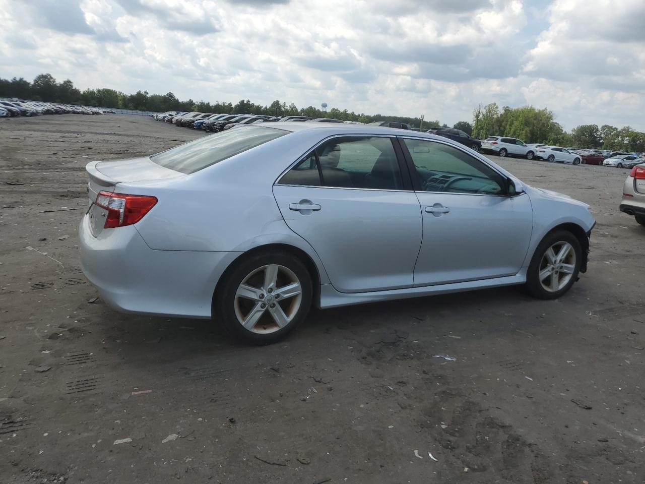 2012 Toyota Camry Base - Фото 3