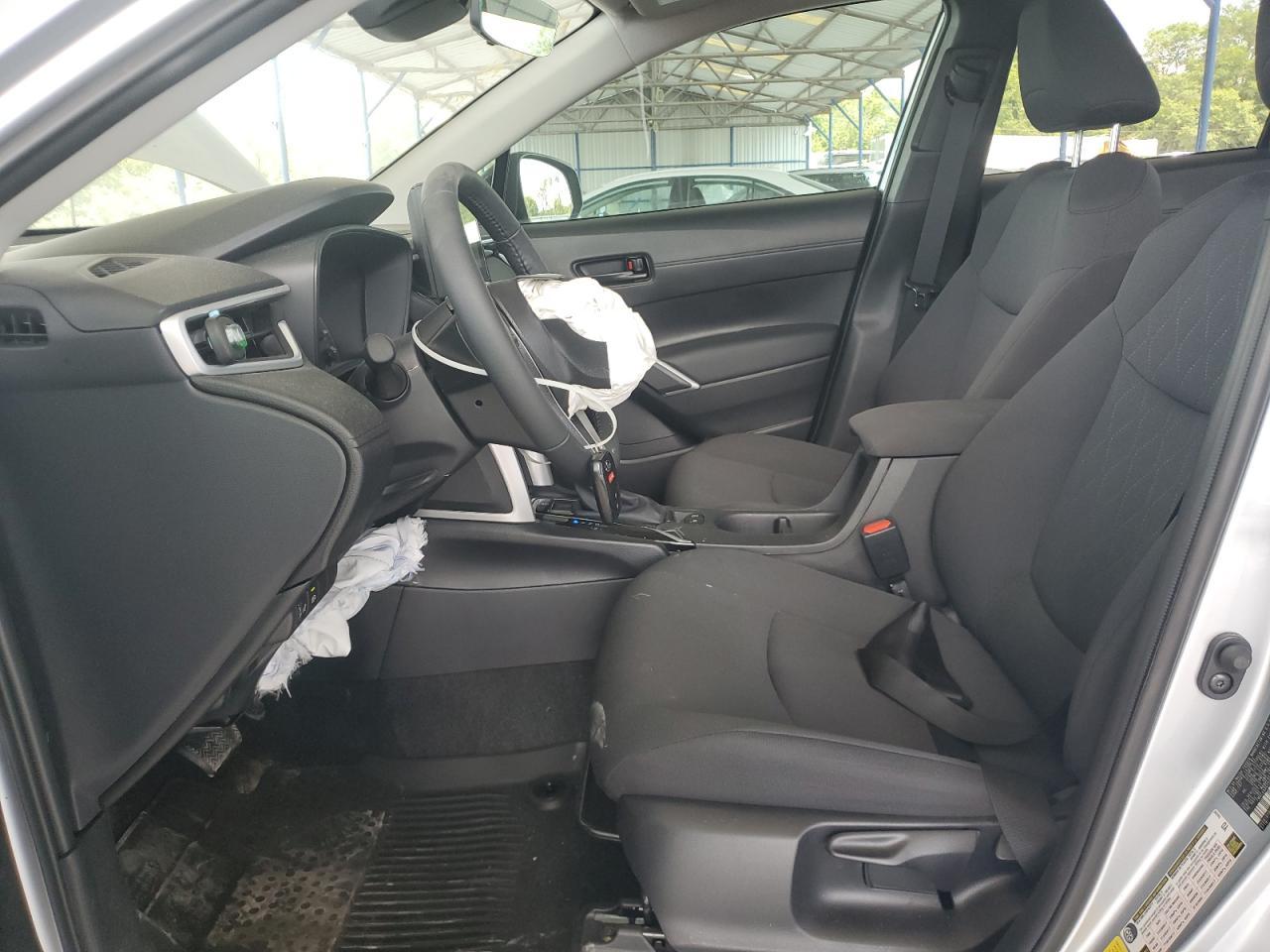 2025 Toyota Corolla Cross Le - Image 7