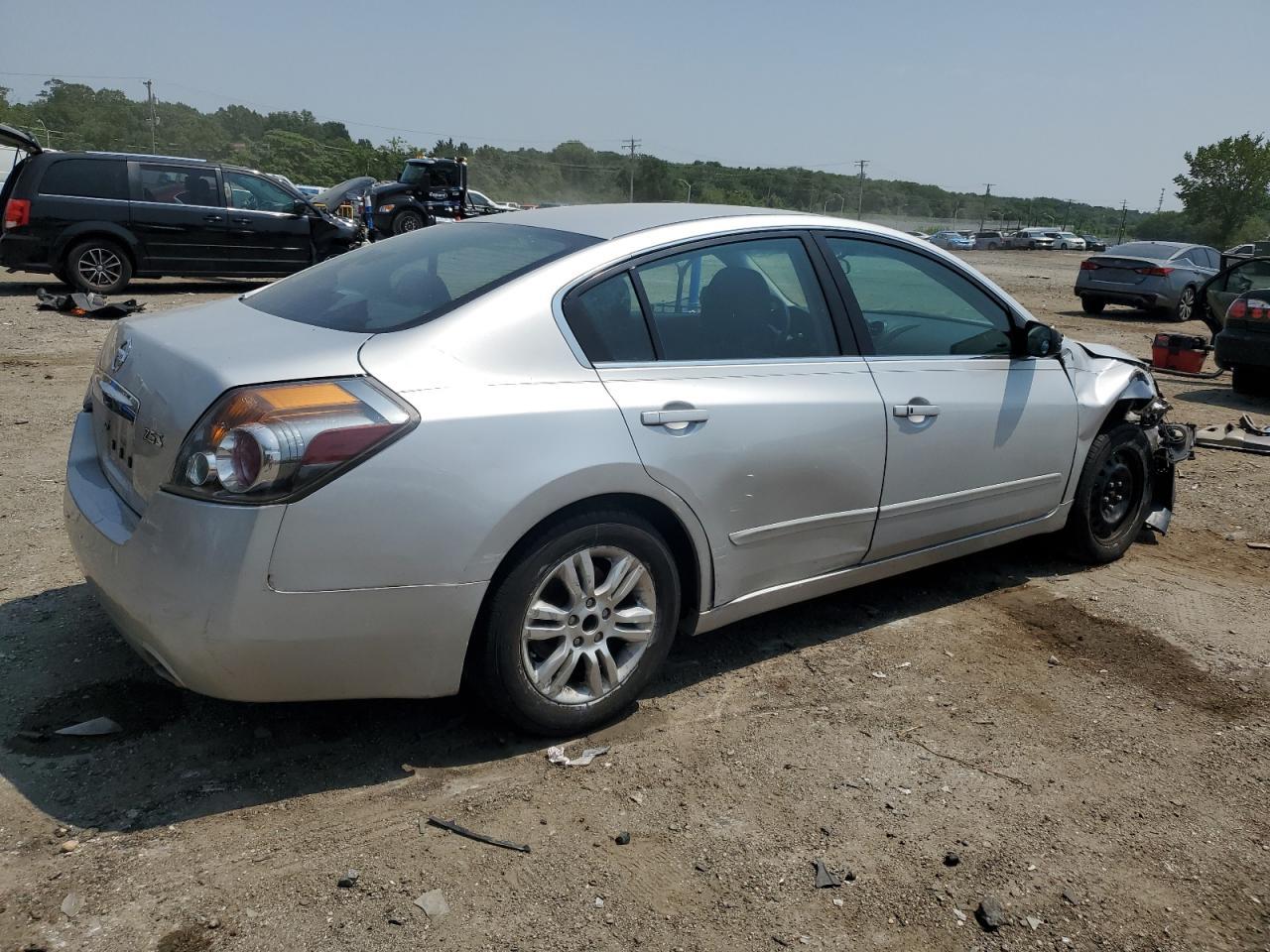 2025 Nissan Altima Base - Фото 3