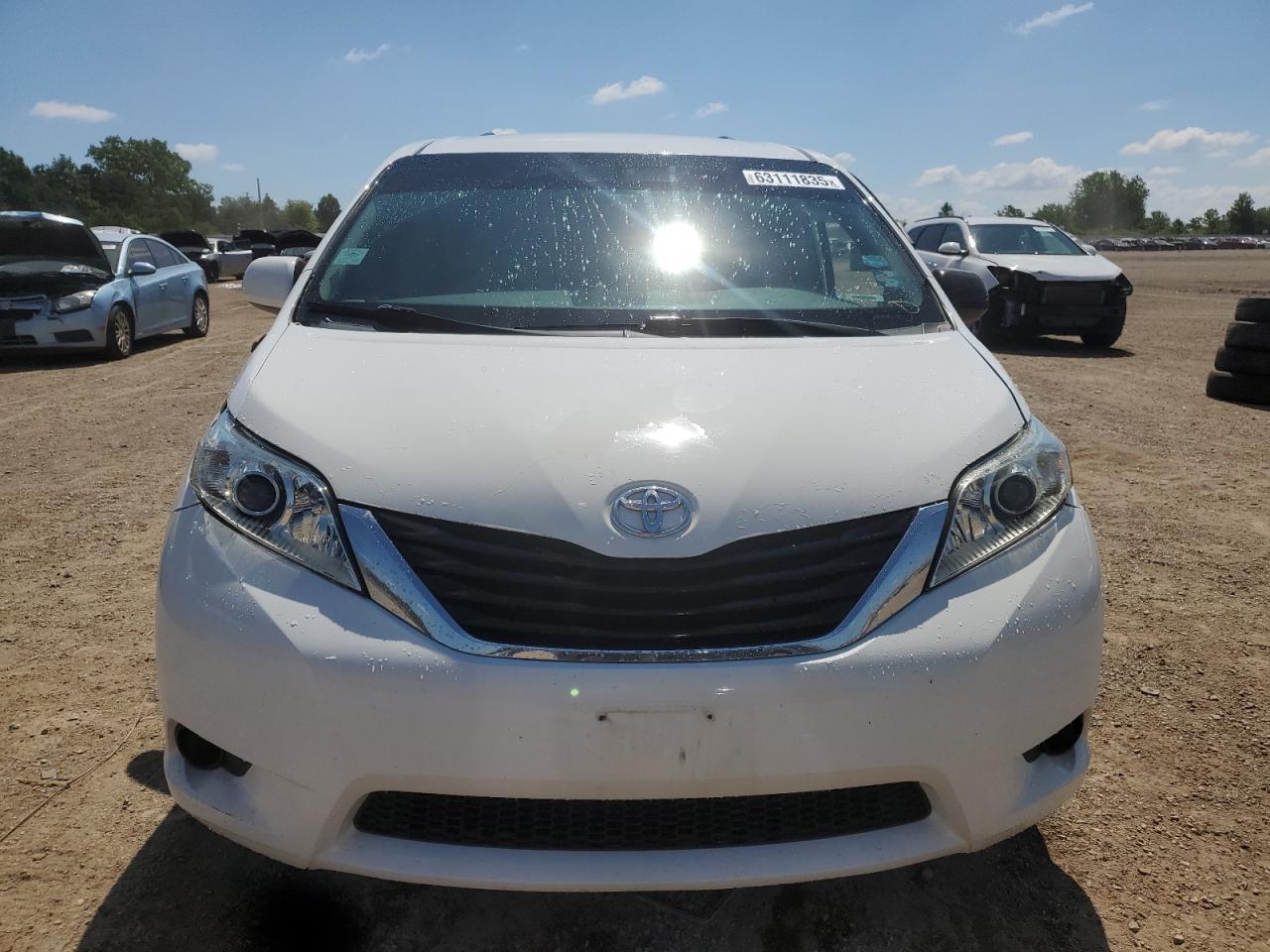 2014 Toyota Sienna Le - Image 5