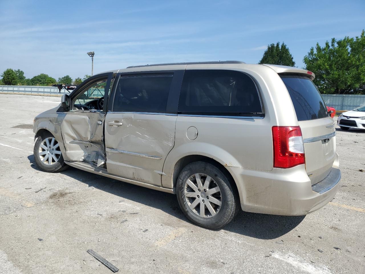 2014 Chrysler Town & Country Touring - Фото 2