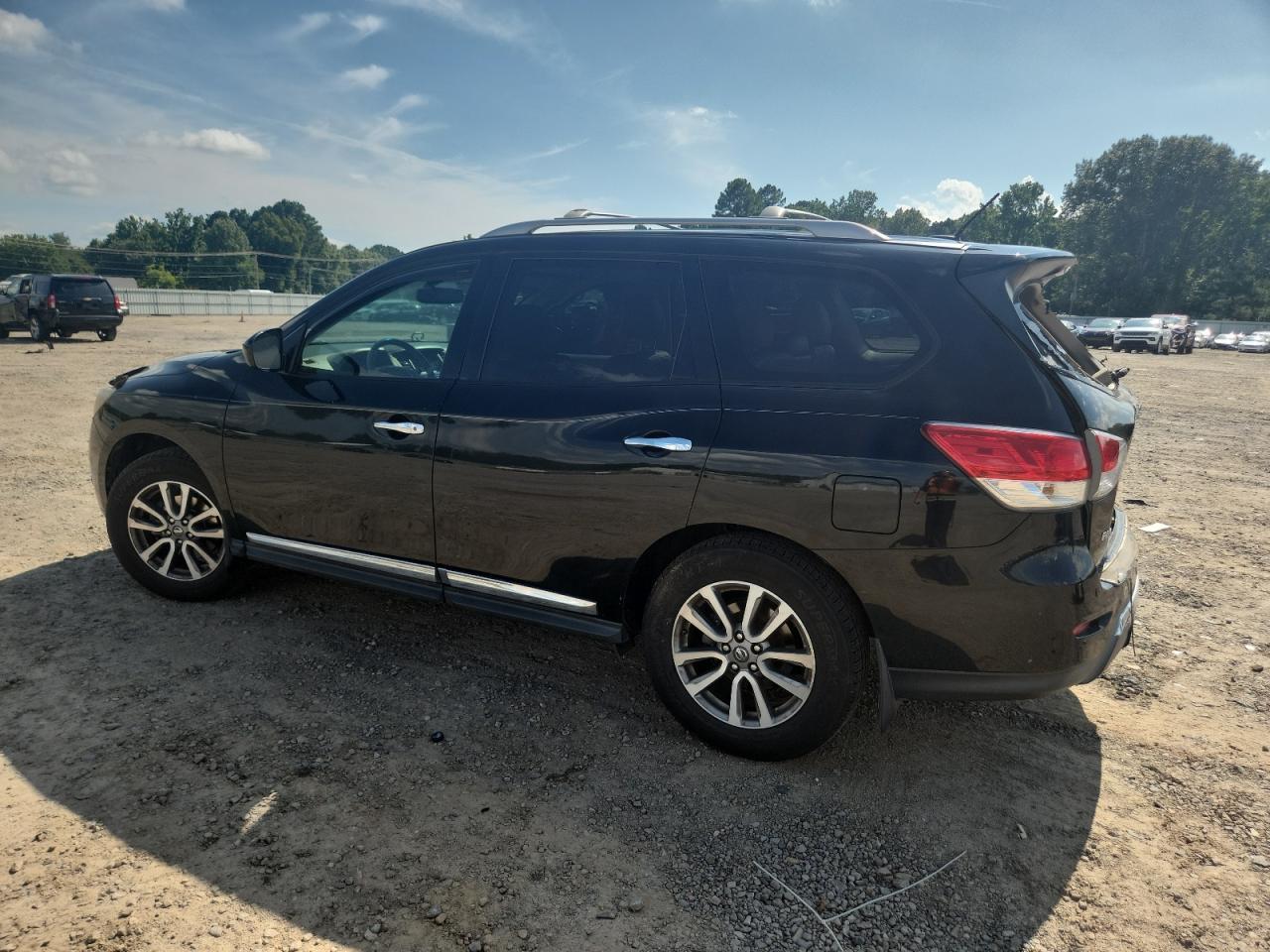 2014 Nissan Pathfinder S - Фото 2