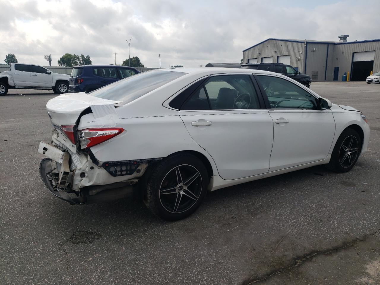 2016 Toyota Camry Le - Image 3