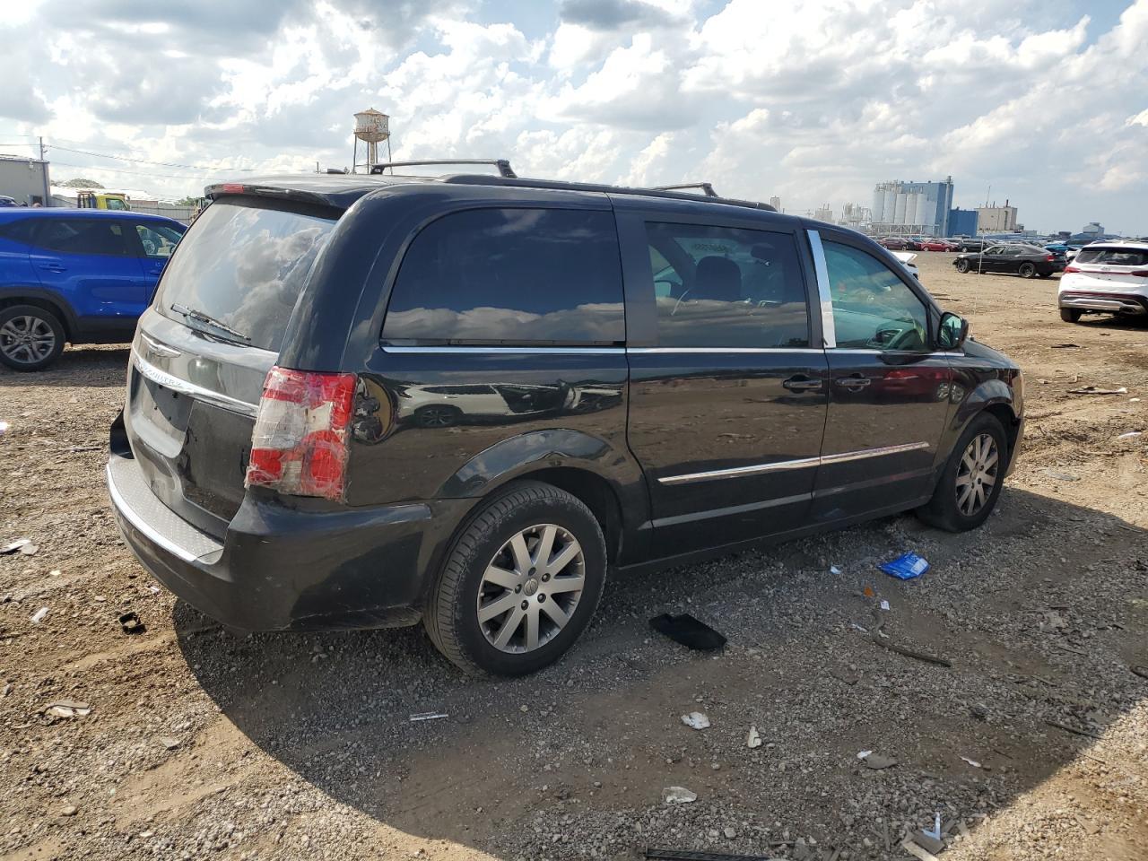 2016 Chrysler Town & Country Touring - Image 3